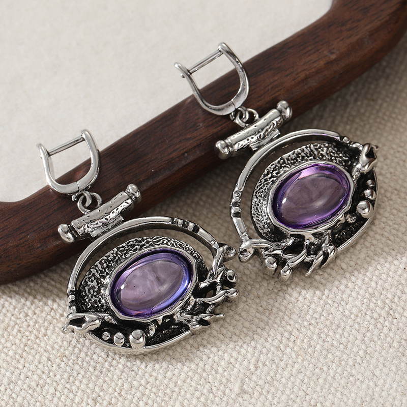 Women's Vintage Carved Design Court-Style Earrings